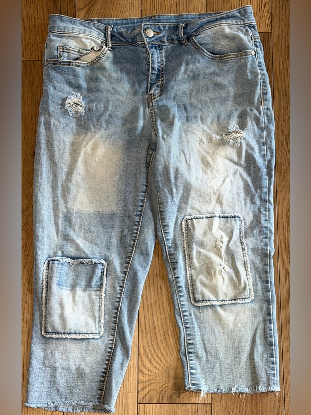 R1893 Roebuck Light Wash Distressed Patch Jeans women's size 14